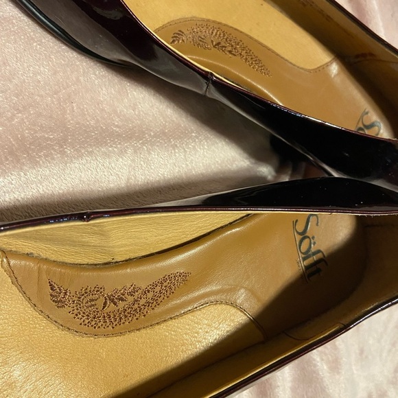 Sofft Burgandy Flats Sophisticated Design Versatile - Picture 3 of 5